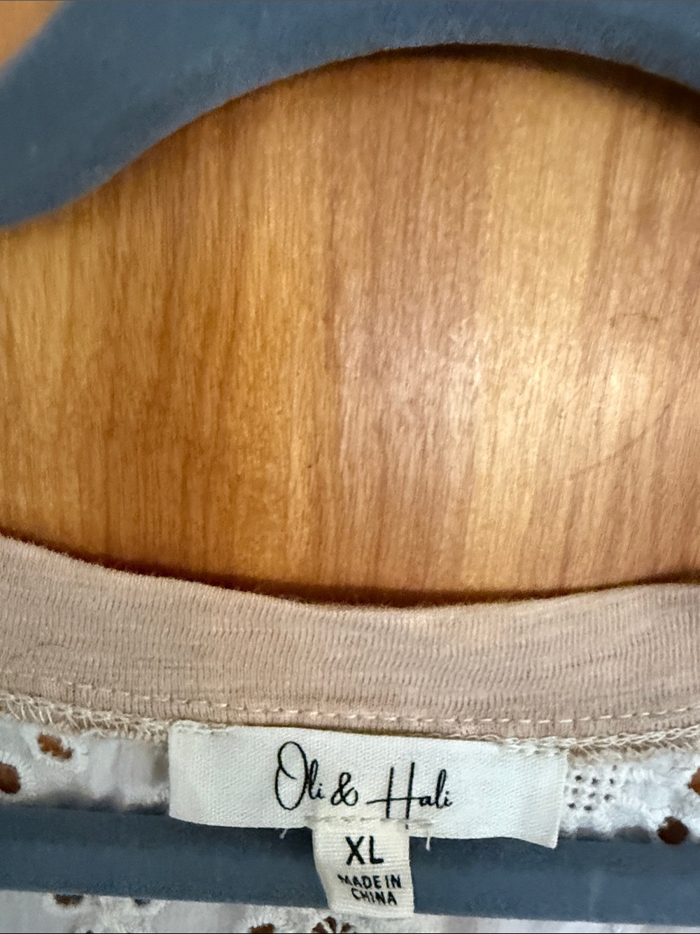 Oli & Hali Beige & Cream Eyelet Oversized Top. LIKE NEW - Picture 2 of 4